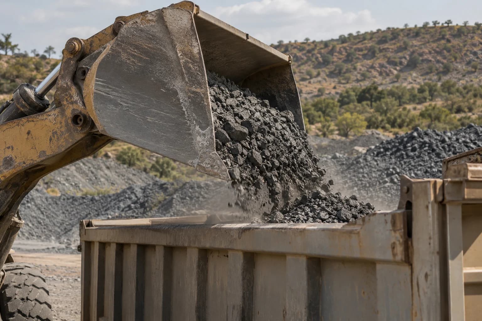 Illustrative scene of mineral aggregate being loaded into a tipper trailer